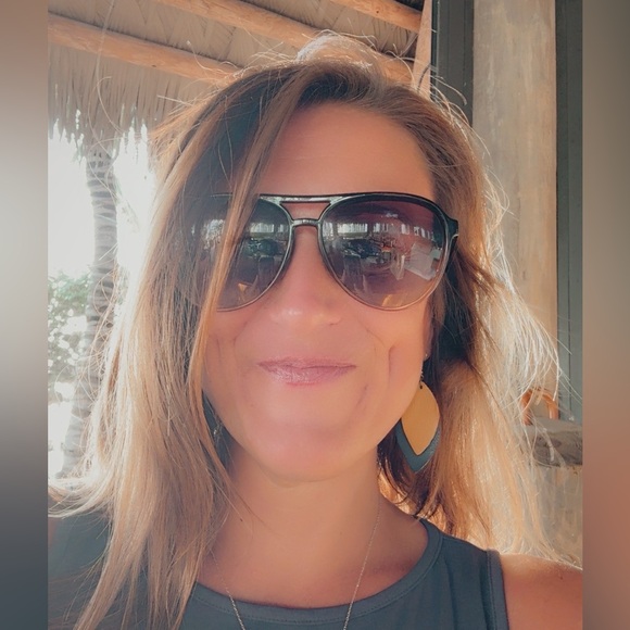 Meet your Posher, Andrea - Picture 1 of 1